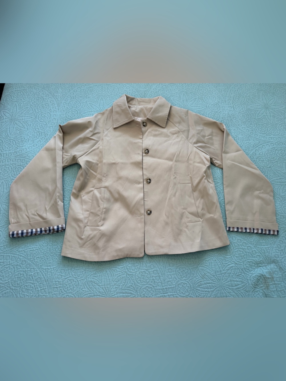 Light Beige Single-Breasted Trench Jacket with Contrast Cuff